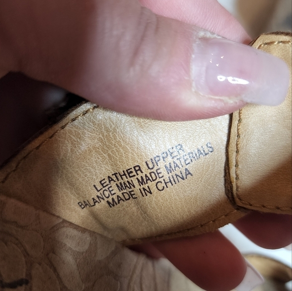 BOC leather wedge sandals. - Picture 5 of 16